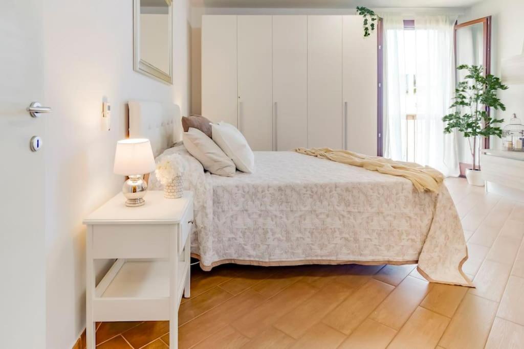 Pisa AirPort-Train Station AC Free Parking photo 3