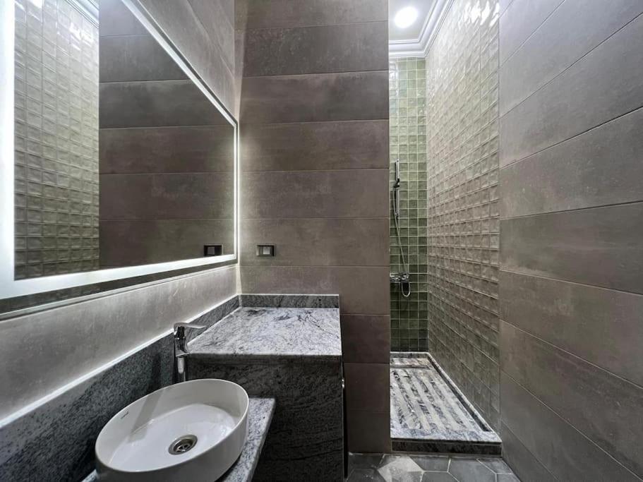 2BR apartment in Downtown, no electricity cut
