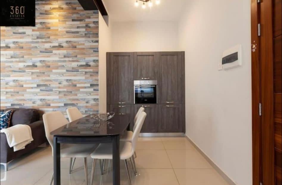 Stunning 2 Bedroom Apt in St Julians photo 5