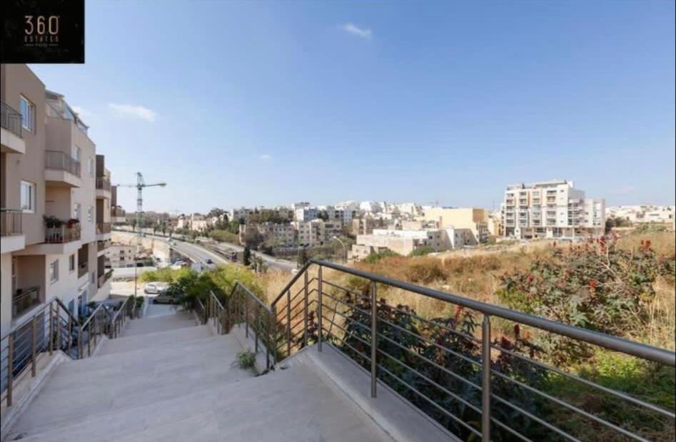 Stunning 2 Bedroom Apt in St Julians photo 4