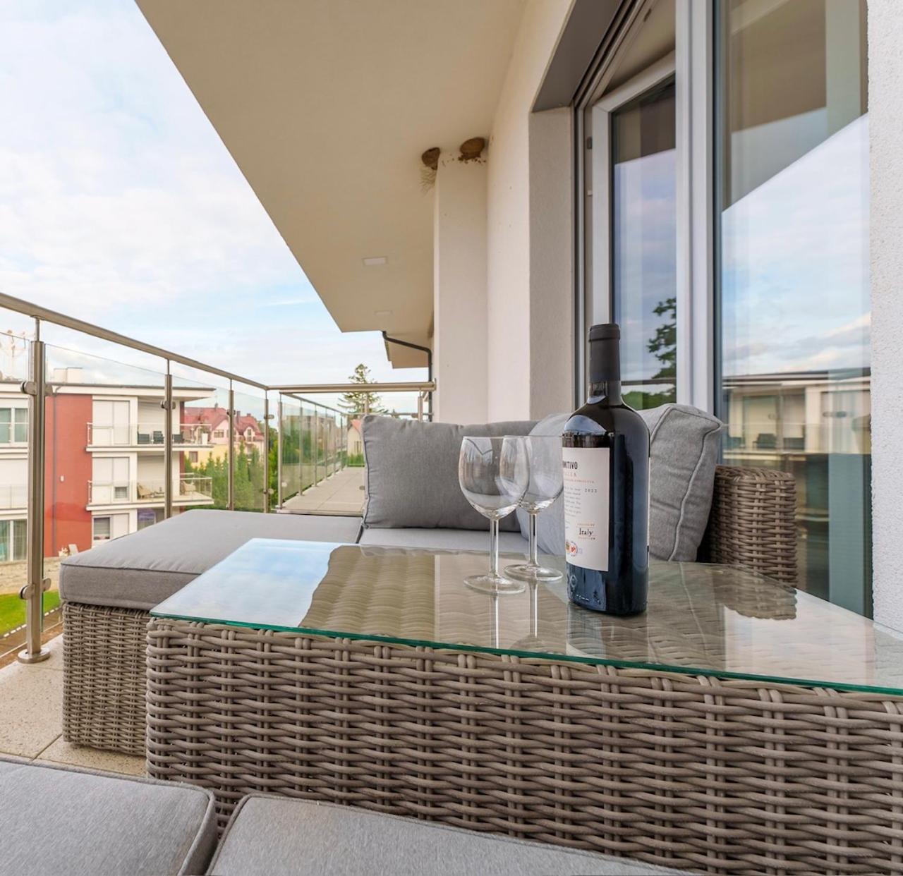 Rewal - 4 Person - Premium Baltic Apartment with SPA access
