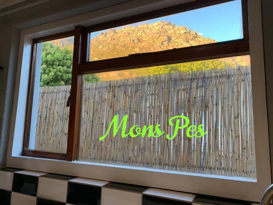 Mons Pes in Lakeside view 4