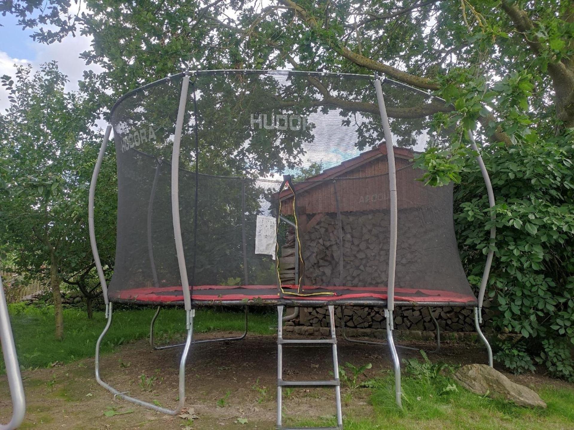 Bungalow mit Terrasse und Spielplatz in Ostseenähe
