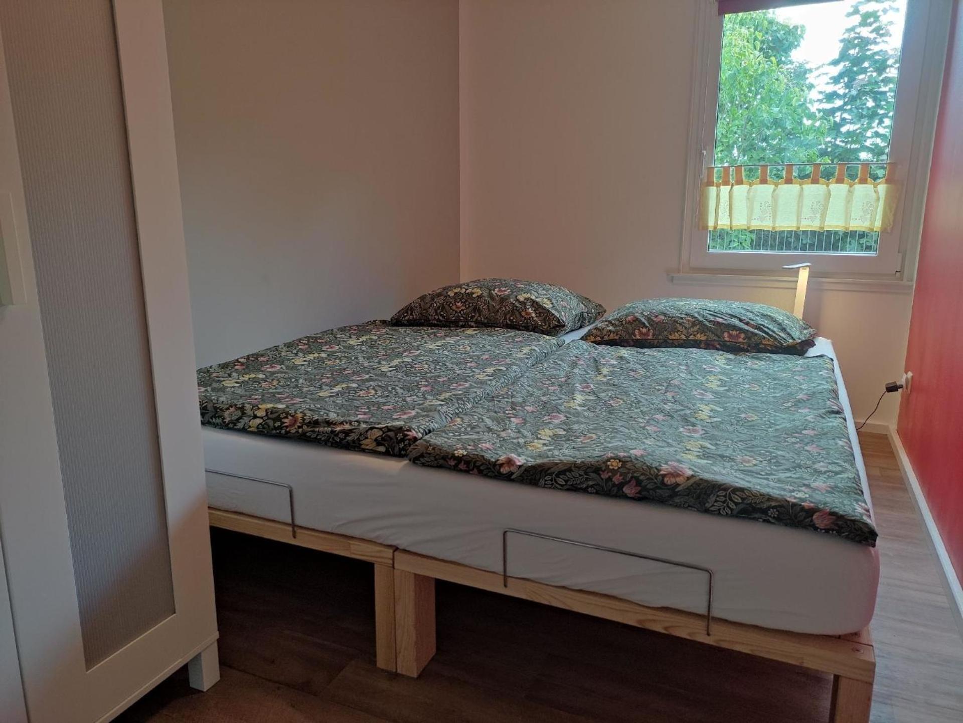 Bungalow mit Terrasse und Spielplatz in Ostseenähe