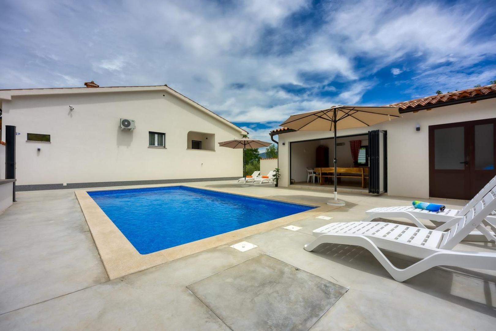 Casa Ina wit Private Pool en Kršan — recepcion & lobby