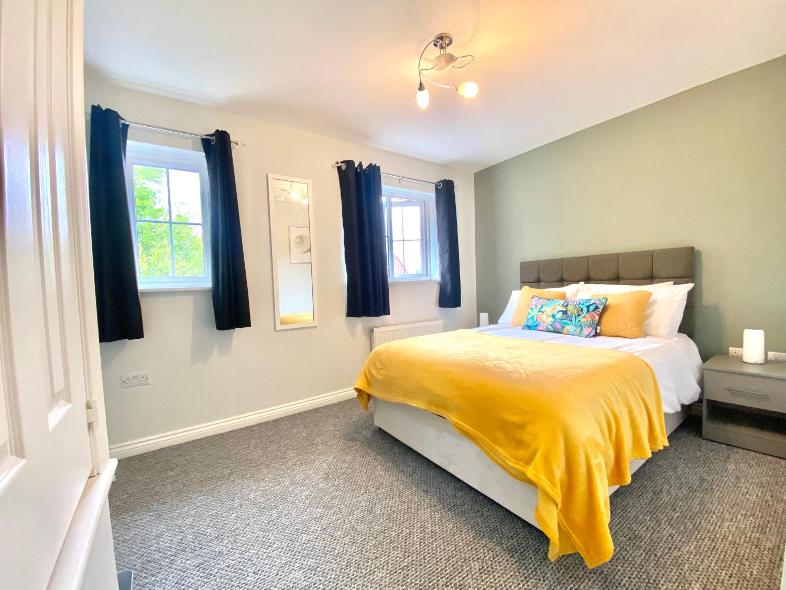 Oakley Vale House and Garden! Free Private Parking, TV, Fully Equipped view 5