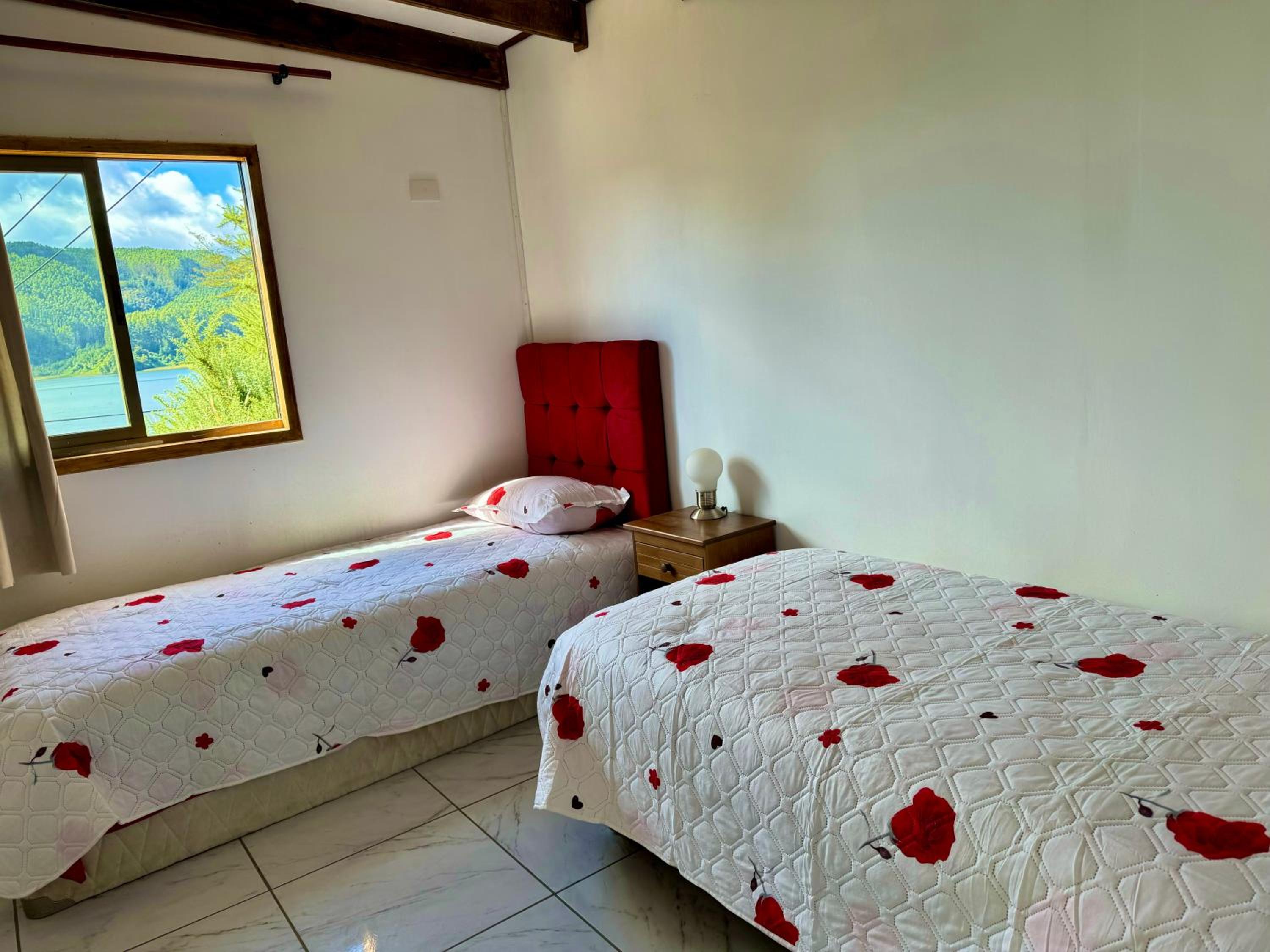Cabaña nueva con vista al rio N3