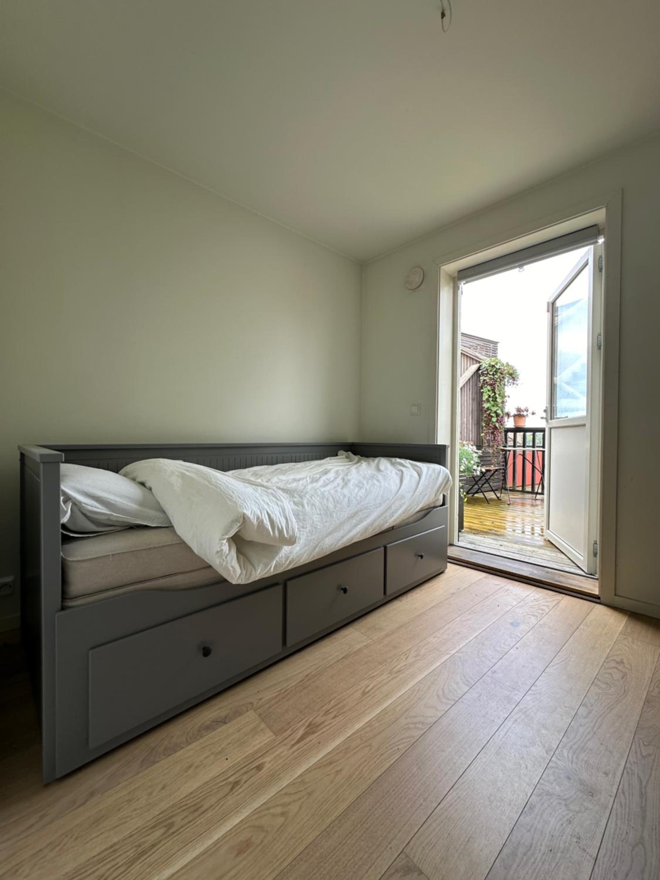 Deluxe central 2 bedroom with view and underground garage