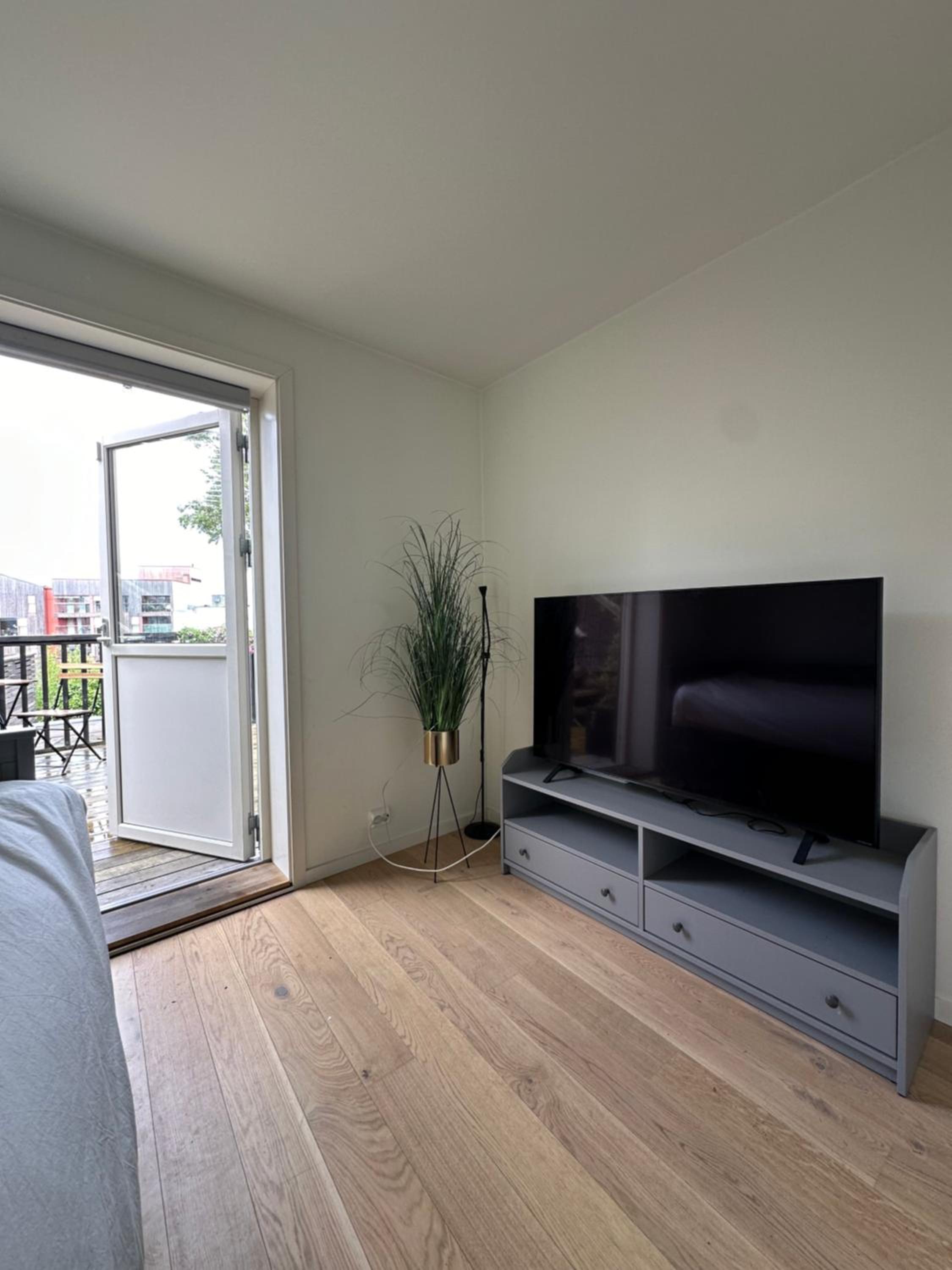 Deluxe central 2 bedroom with view and underground garage