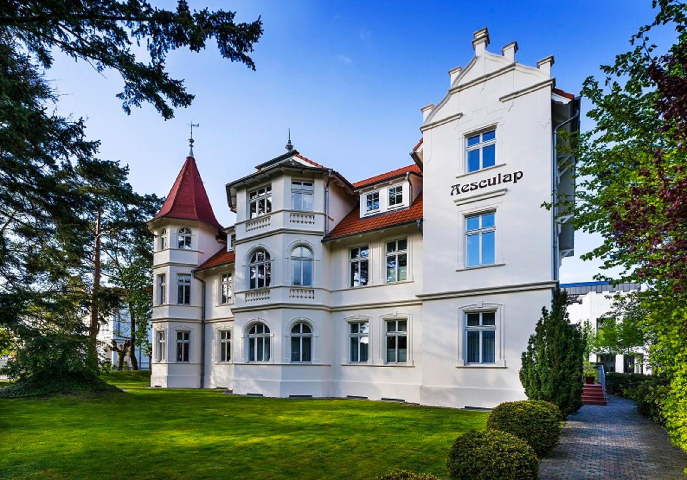Villa Aesculap - by Rujana