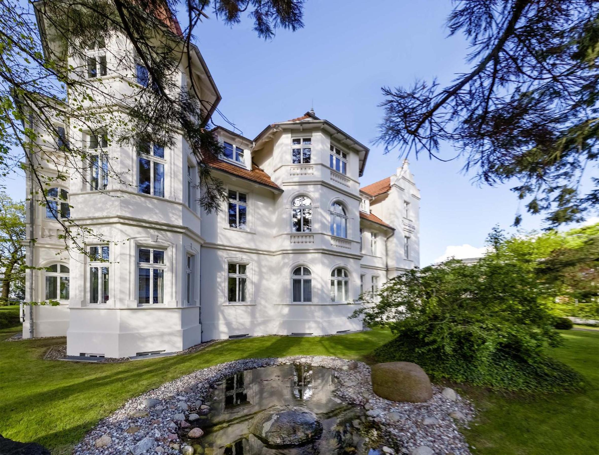 Villa Aesculap - by Rujana