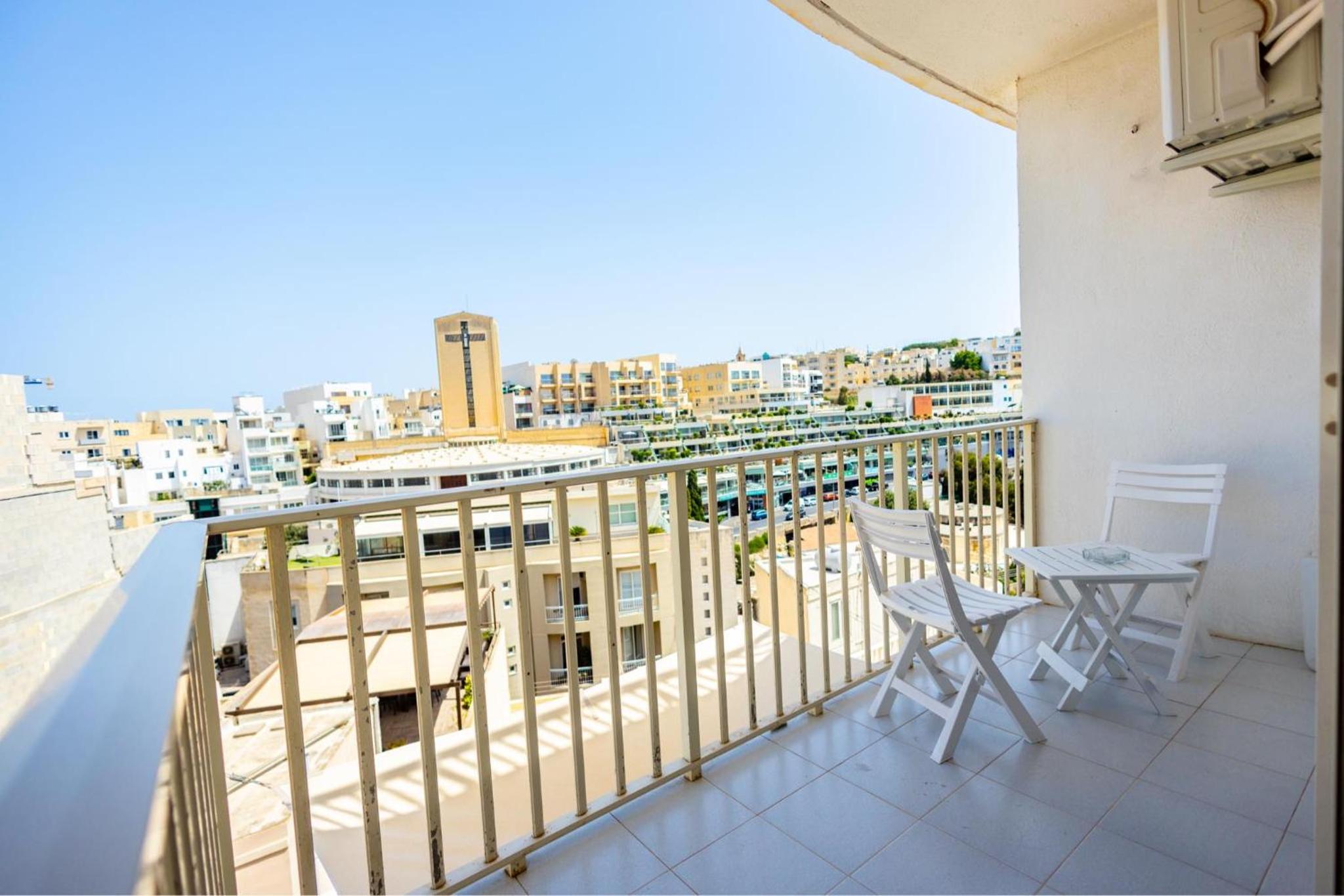 3 bedroom Apartment in the centre of St Julians photo 5