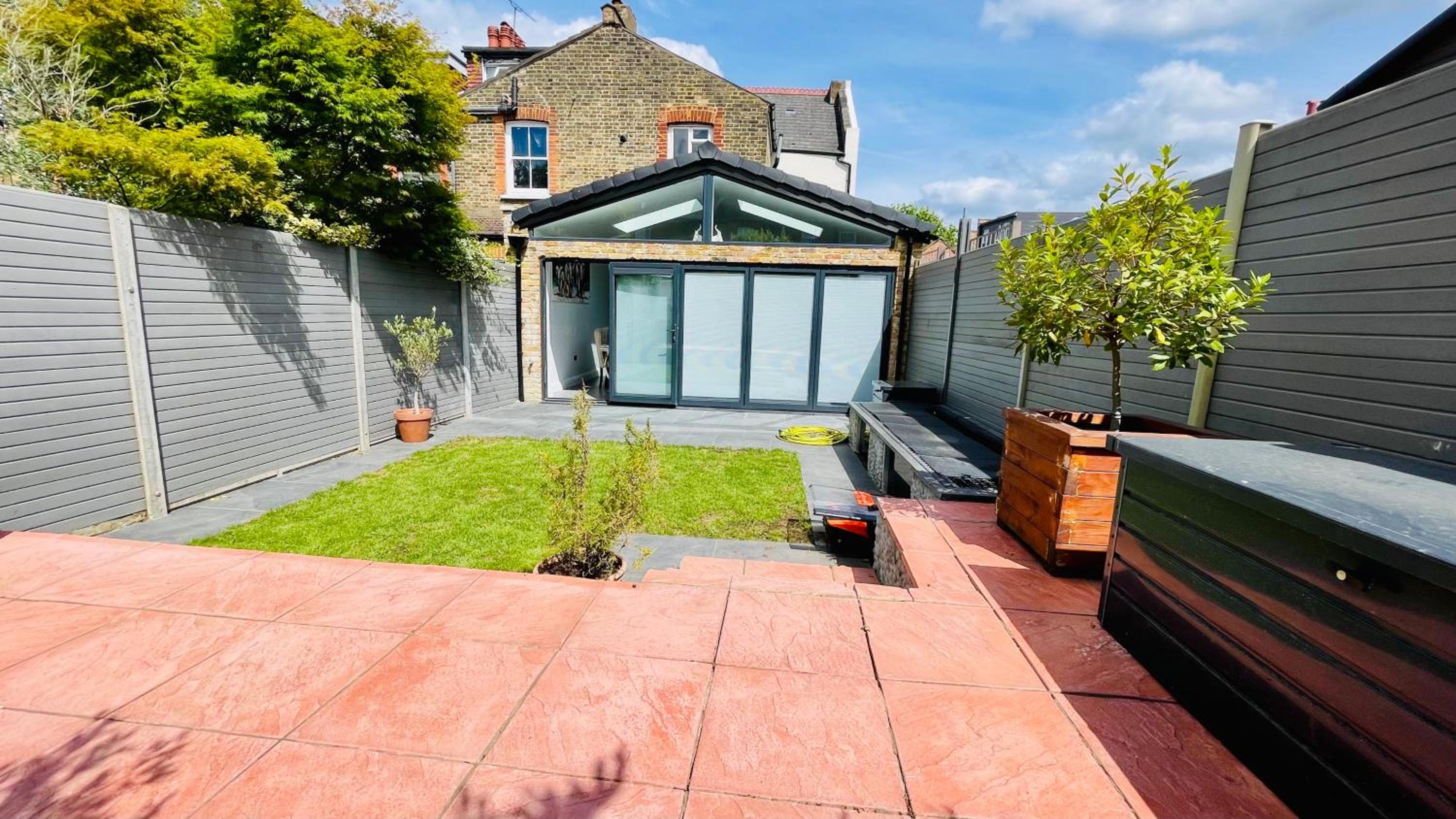 Grass Court Terrace - walking distance from Wimbledon Championships