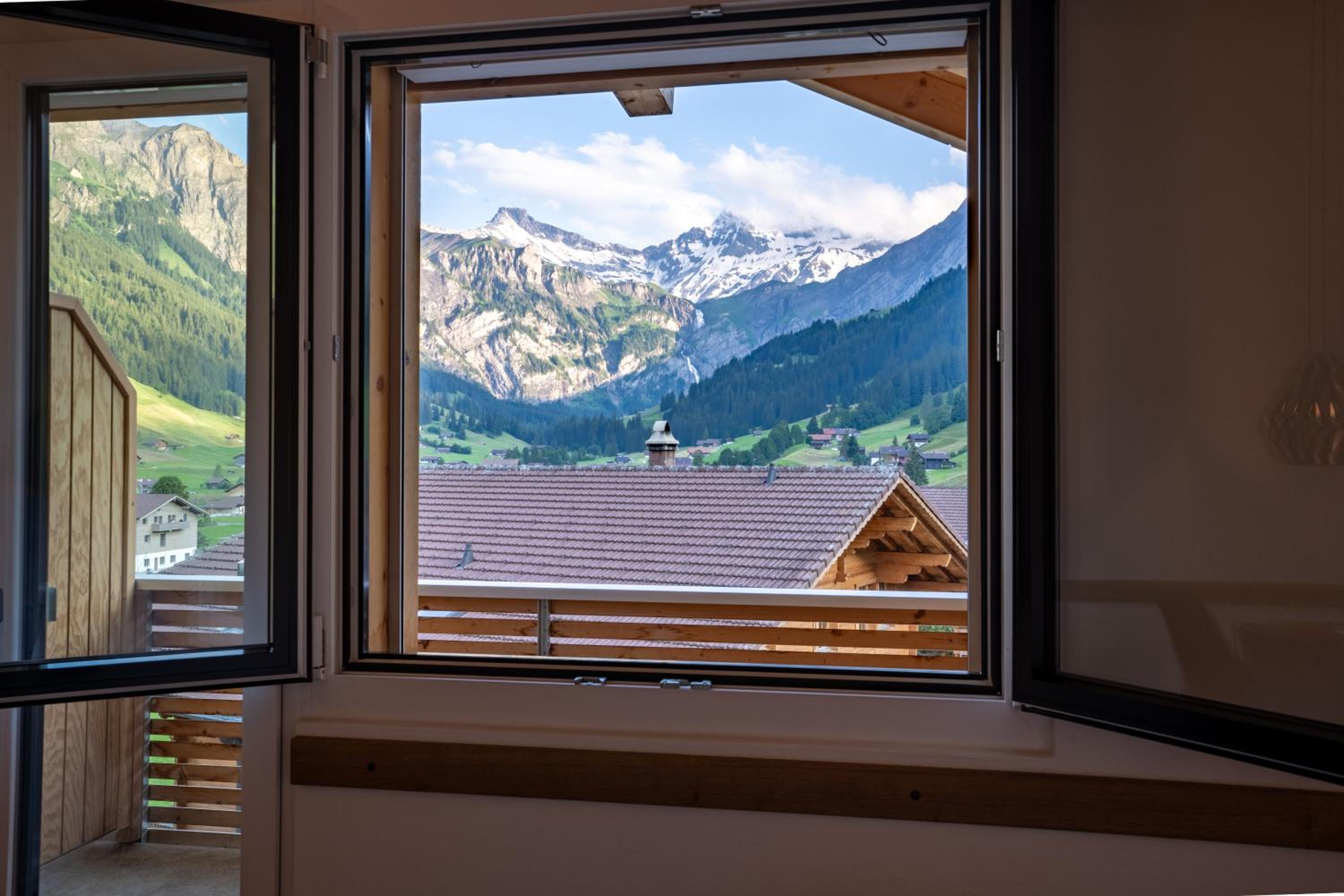 Chuenislodge3 neu&stilvoll, 2Balkone, echtes Bijou mit top-Aussicht