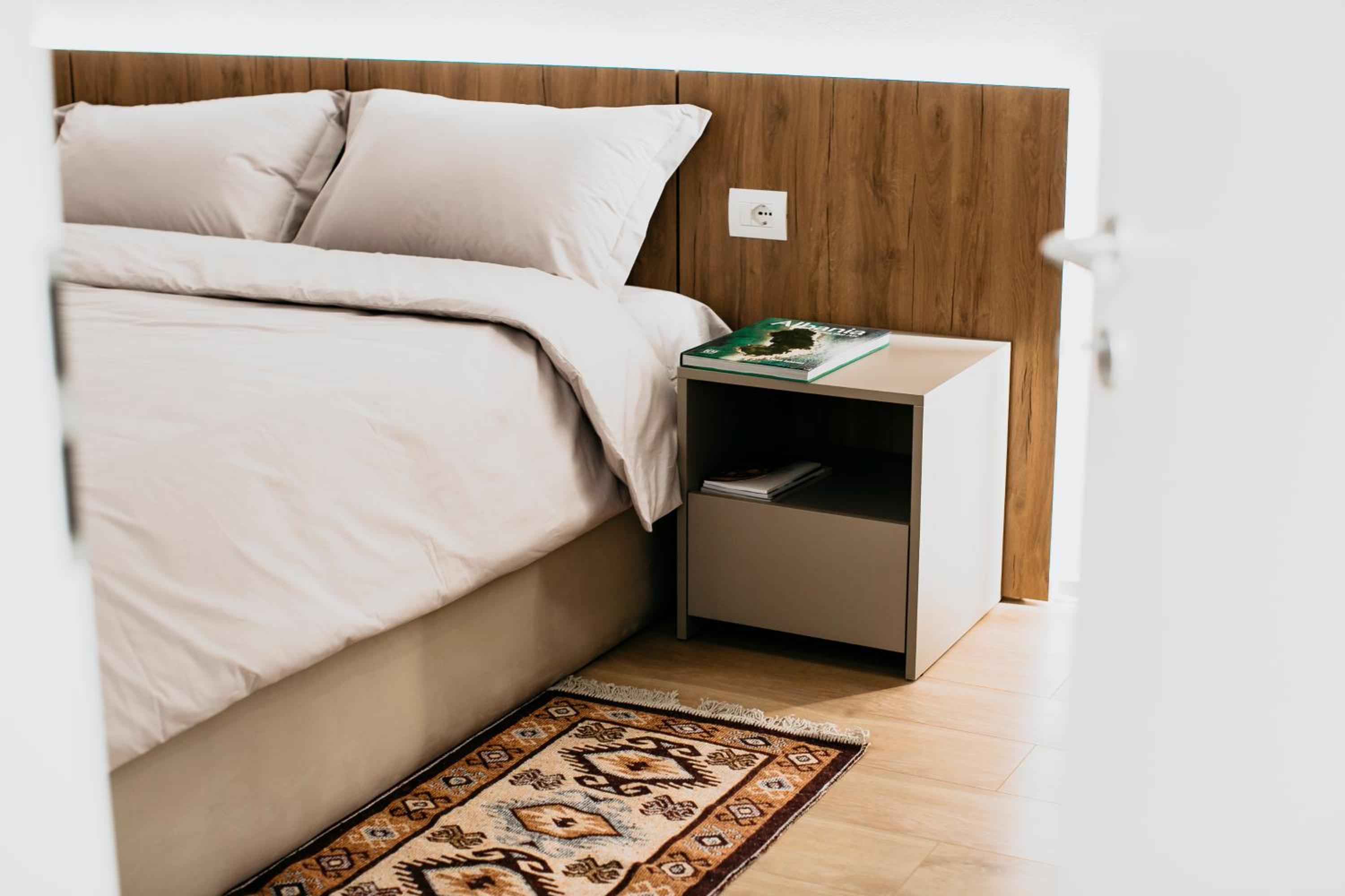 stylish nest @15 min to center