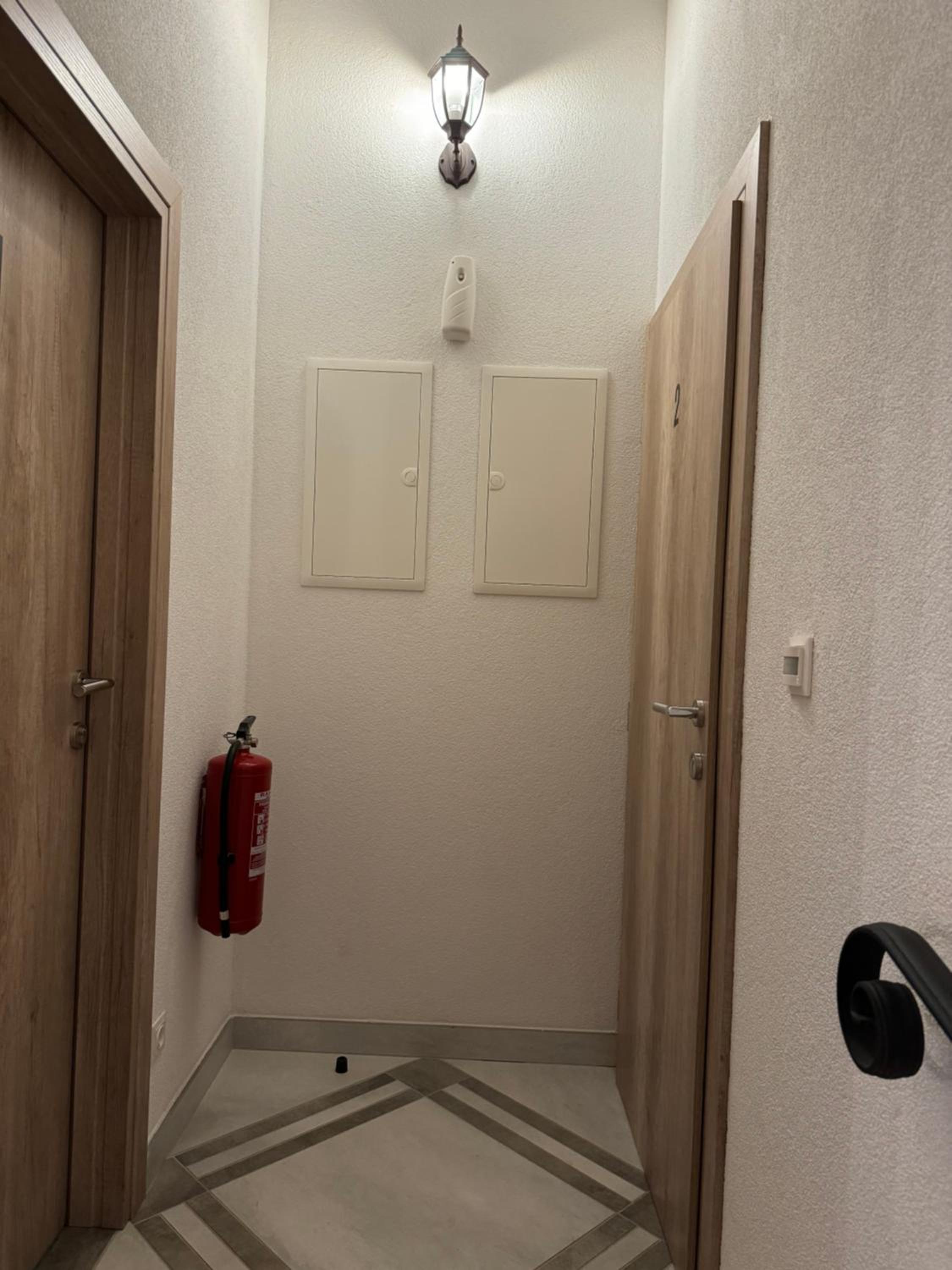 Photo 8