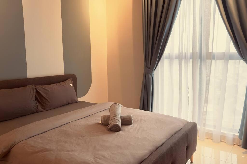 Luxury 1BR service apartment with Balcony Trion A4003 KL
