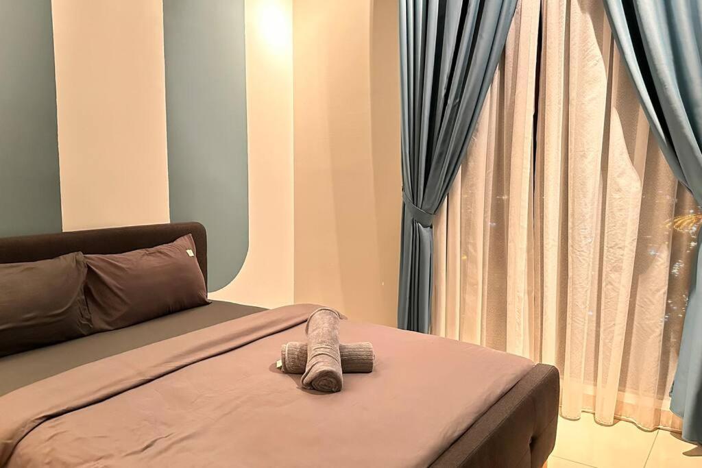 Luxury 1BR service apartment with Balcony Trion A4003 KL