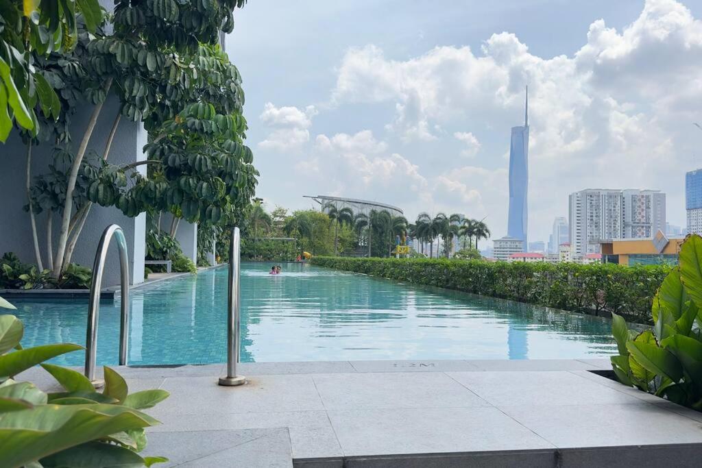 Luxury 1BR service apartment with Balcony Trion A4003 KL