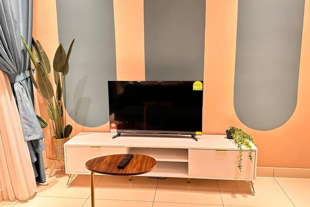Luxury 1BR service apartment with Balcony Trion A4003 KL