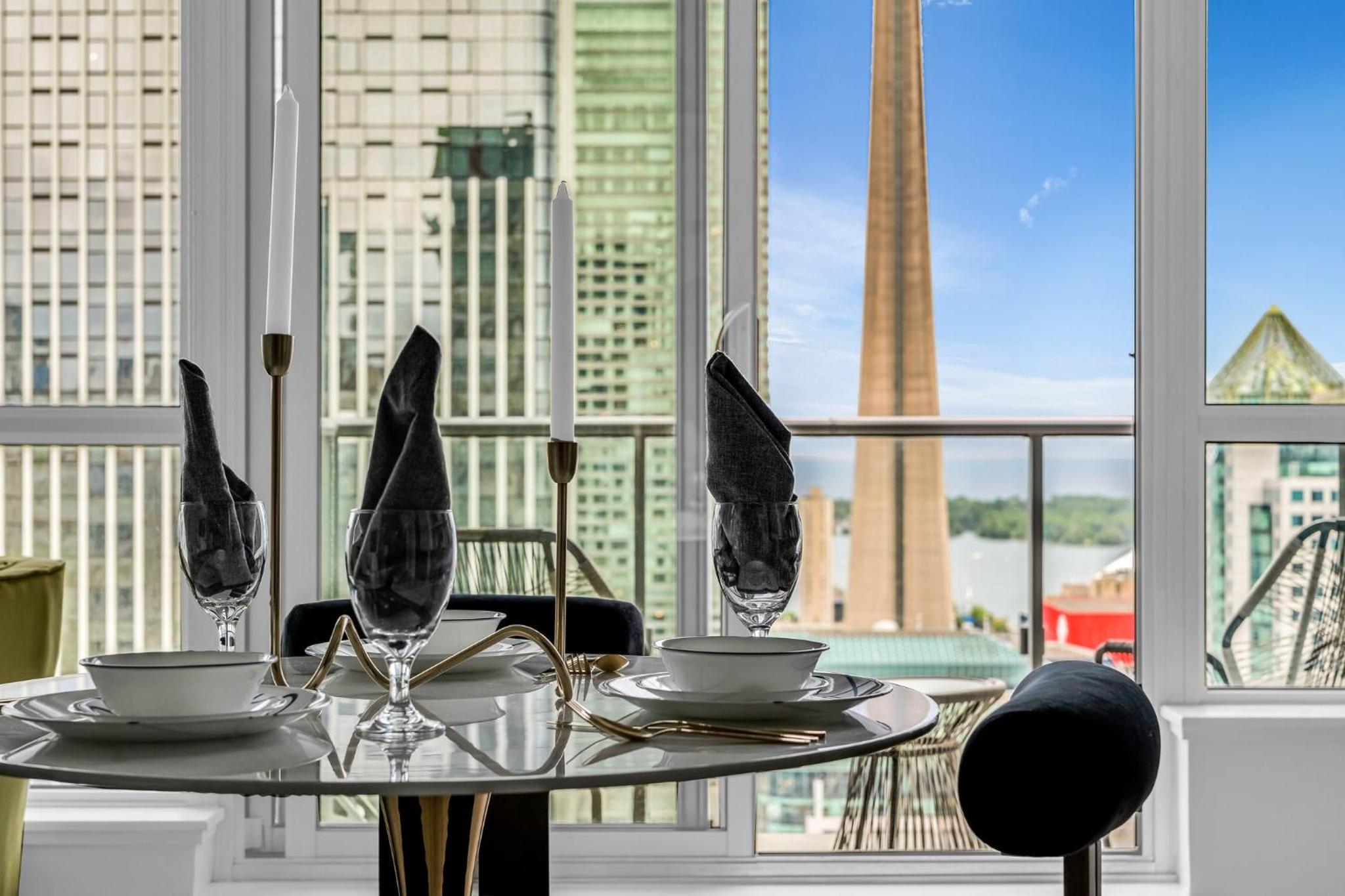 Deluxe 1BR Suite with bird's eye CN Tower Views