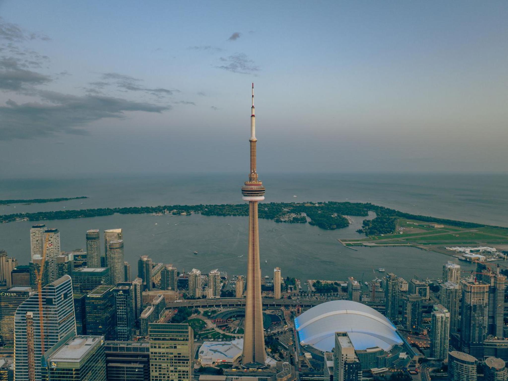 Deluxe 1BR Suite with bird's eye CN Tower Views