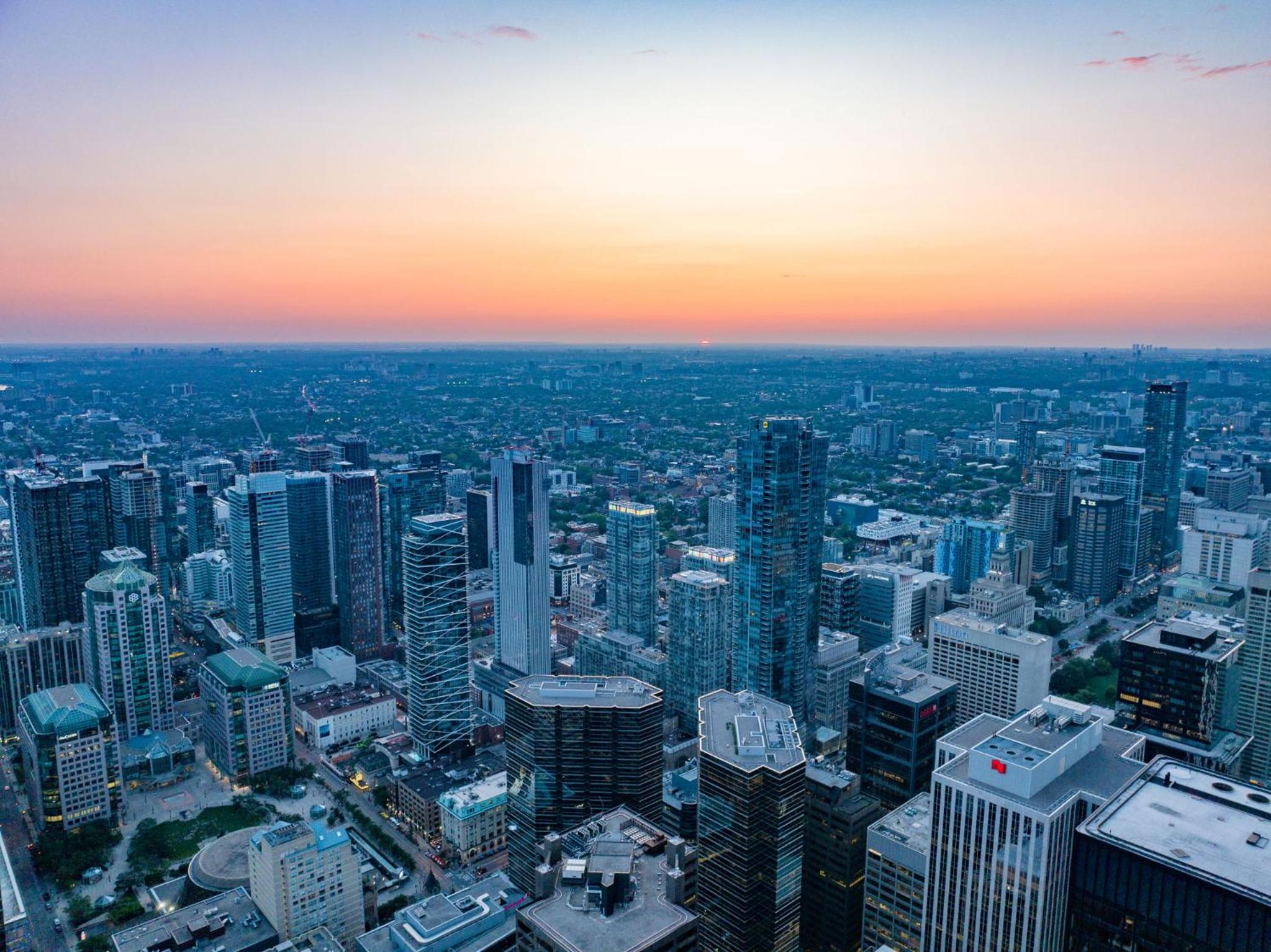 Deluxe 1BR Suite with bird's eye CN Tower Views