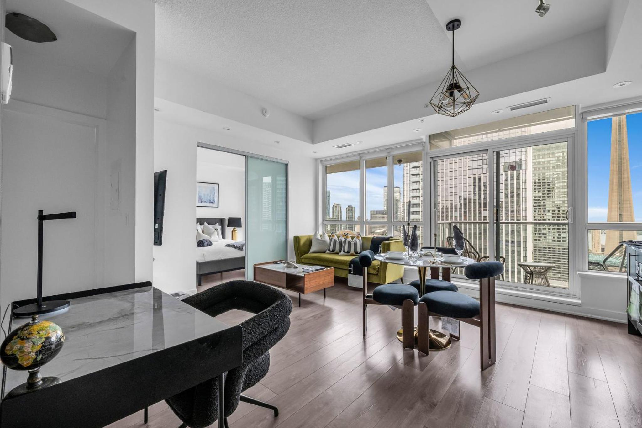 Deluxe 1BR Suite with bird's eye CN Tower Views