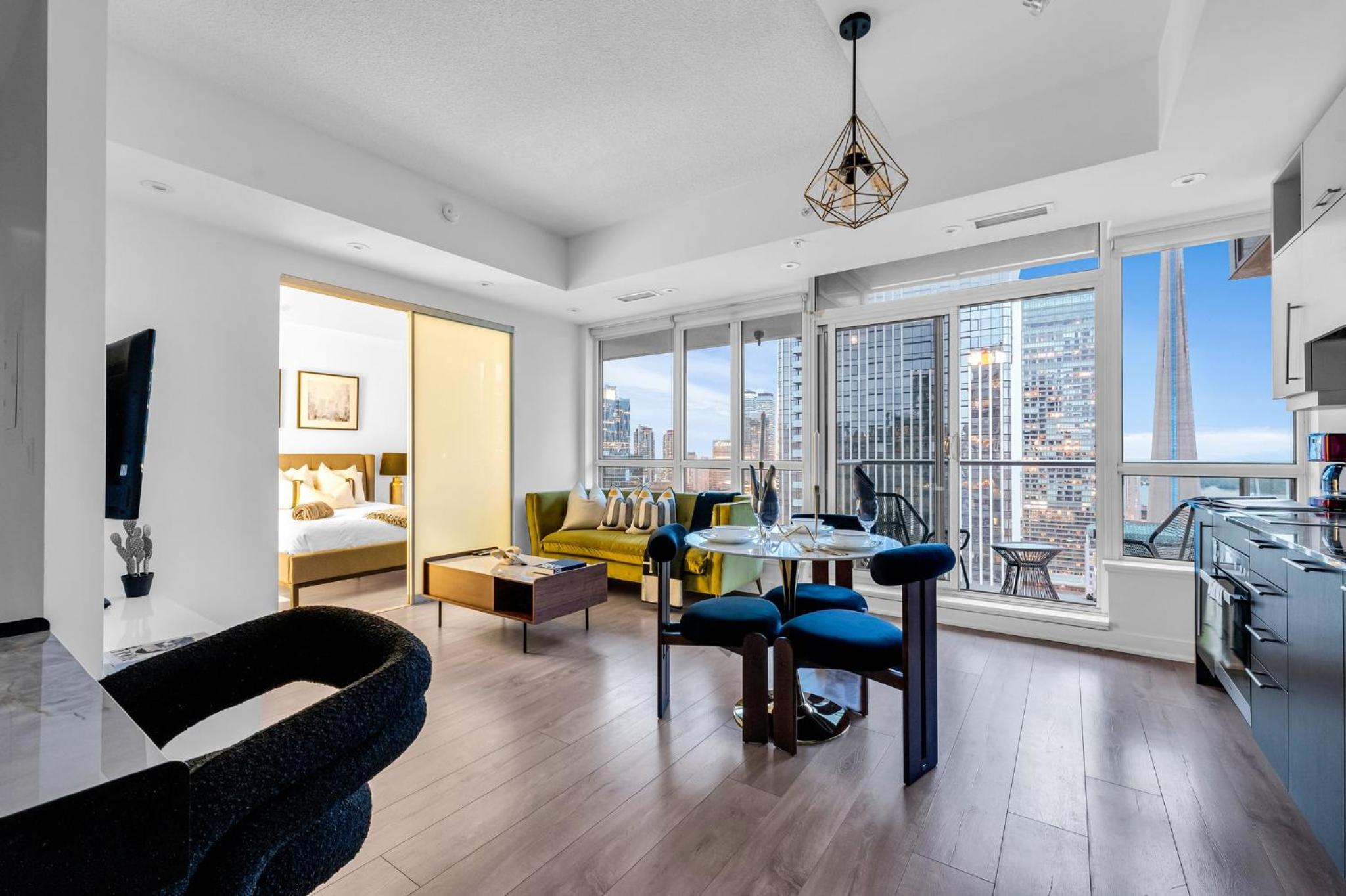 Deluxe 1BR Suite with bird's eye CN Tower Views