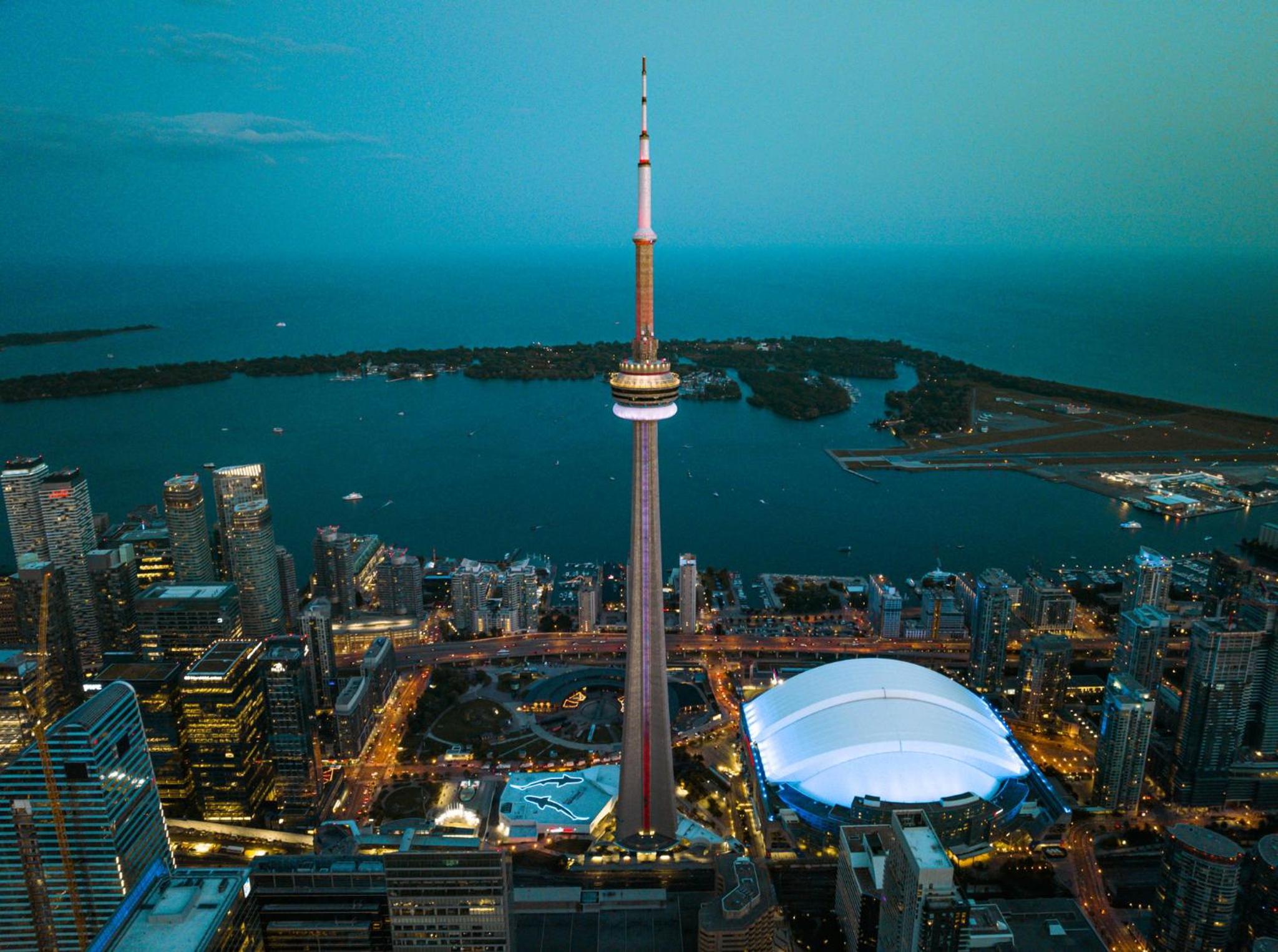 Deluxe 1BR Suite with bird's eye CN Tower Views