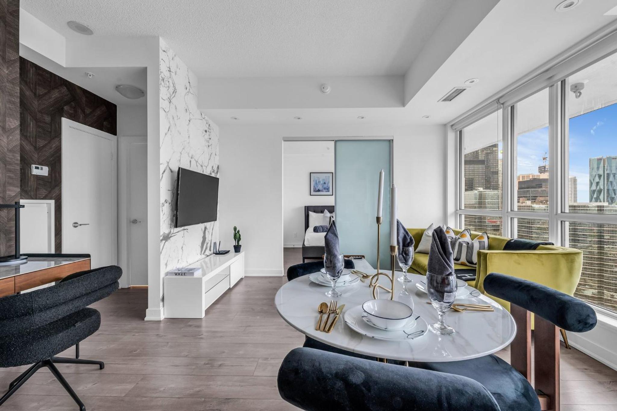 Deluxe 1BR Suite with bird's eye CN Tower Views