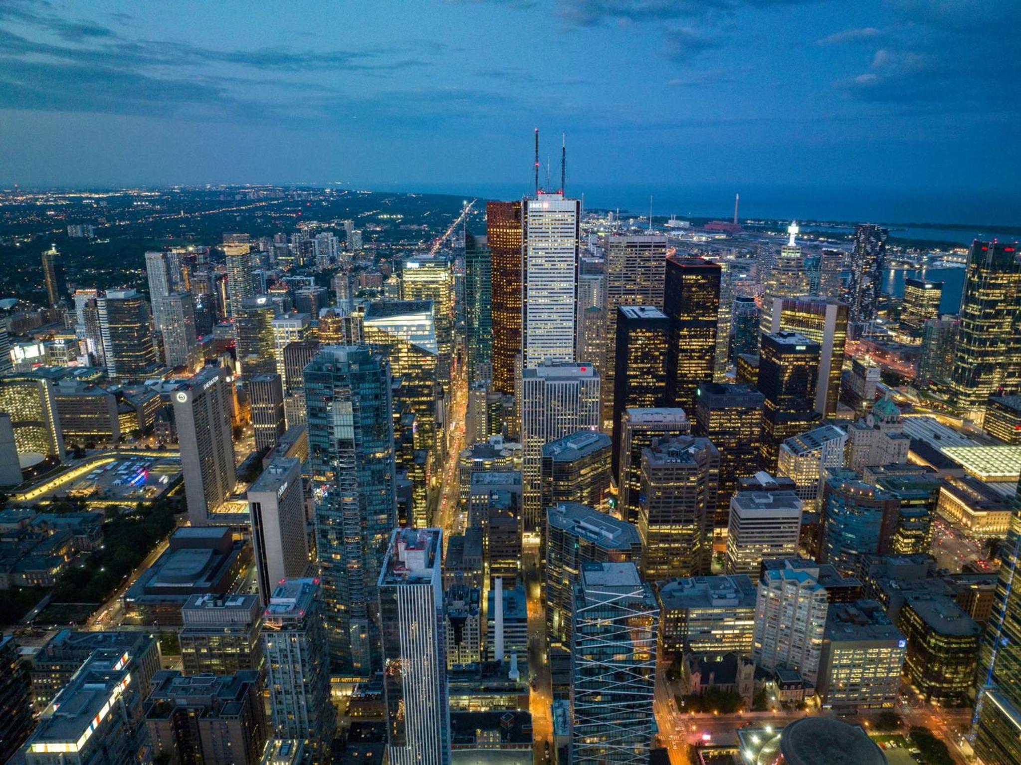 Deluxe 1BR Suite with bird's eye CN Tower Views