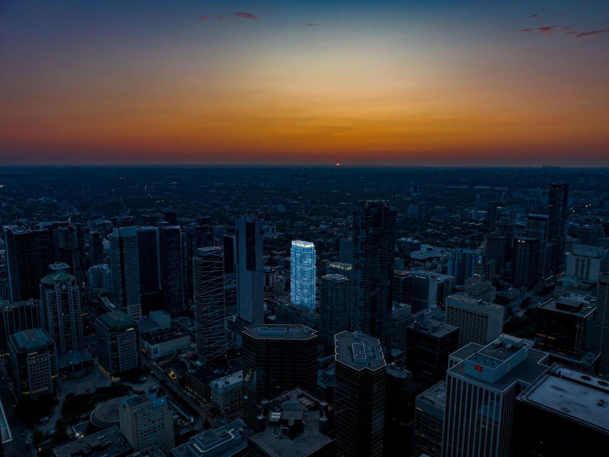 Deluxe 1BR Suite with bird's eye CN Tower Views