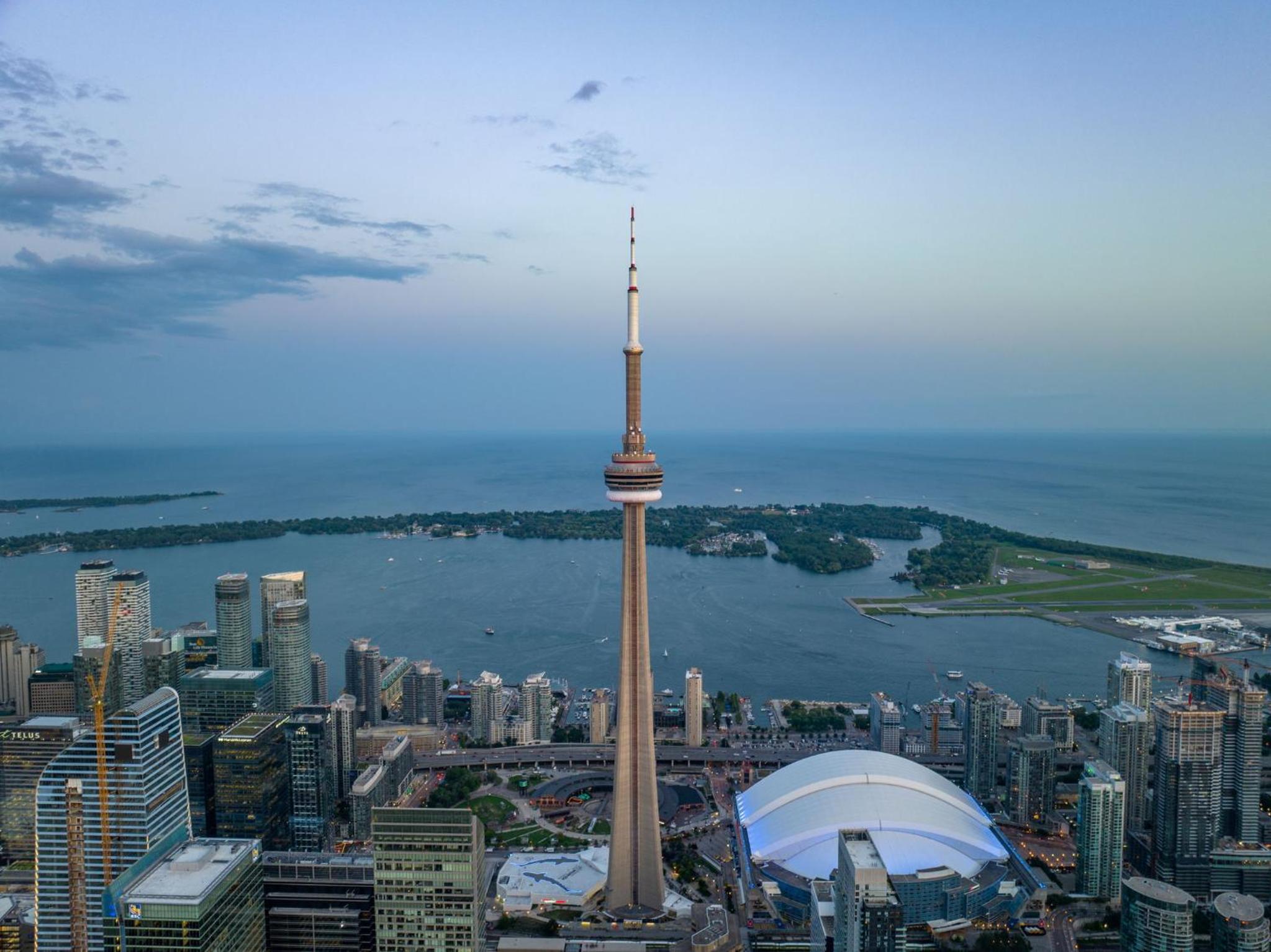 Deluxe 1BR Suite with bird's eye CN Tower Views