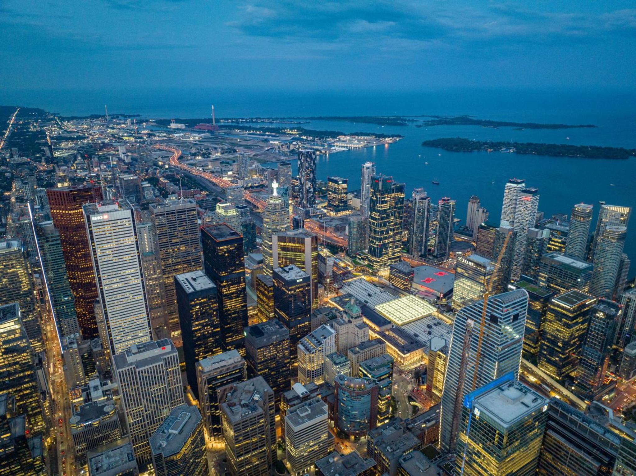 Deluxe 1BR Suite with bird's eye CN Tower Views