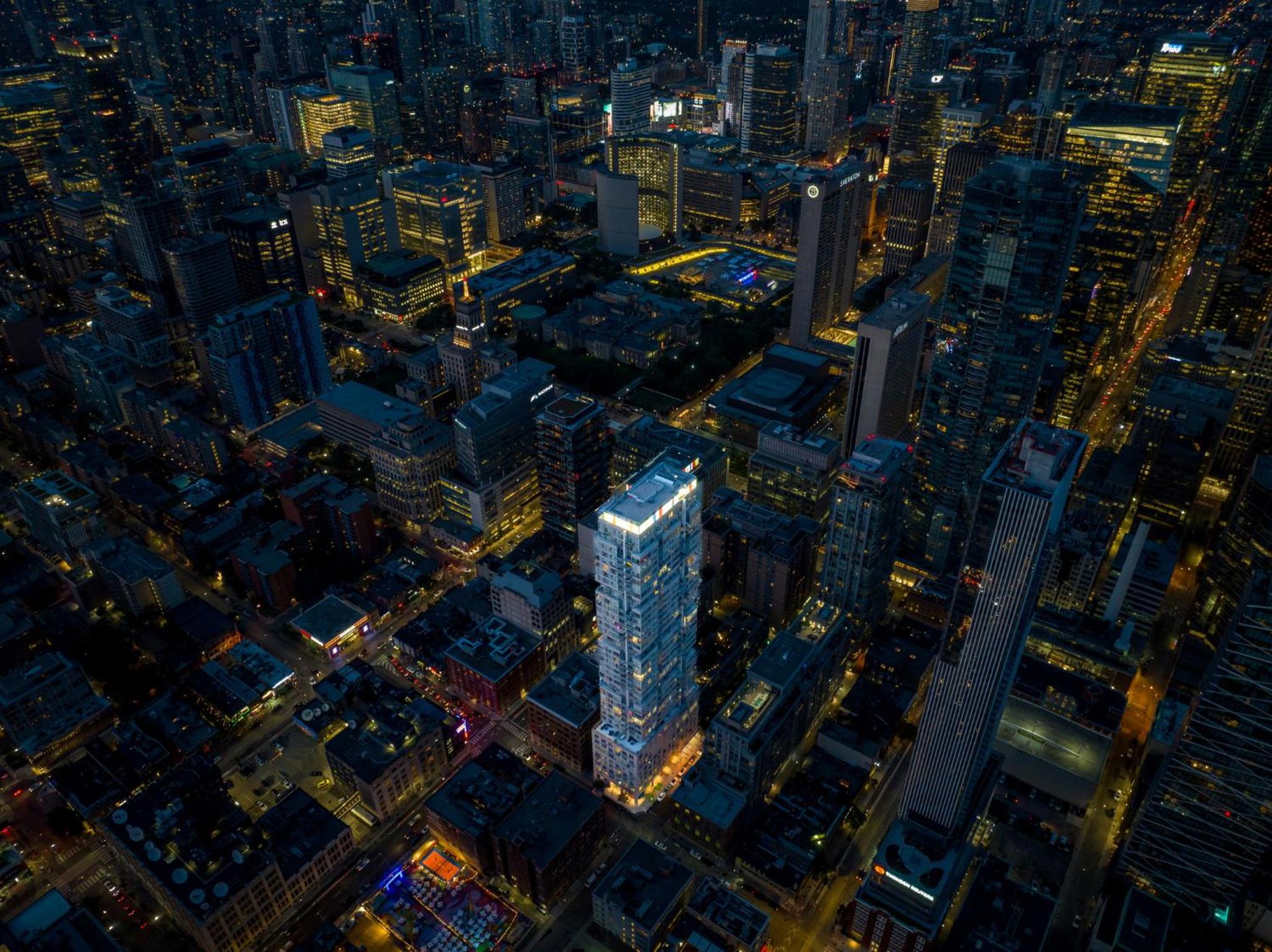 Deluxe 1BR Suite with bird's eye CN Tower Views