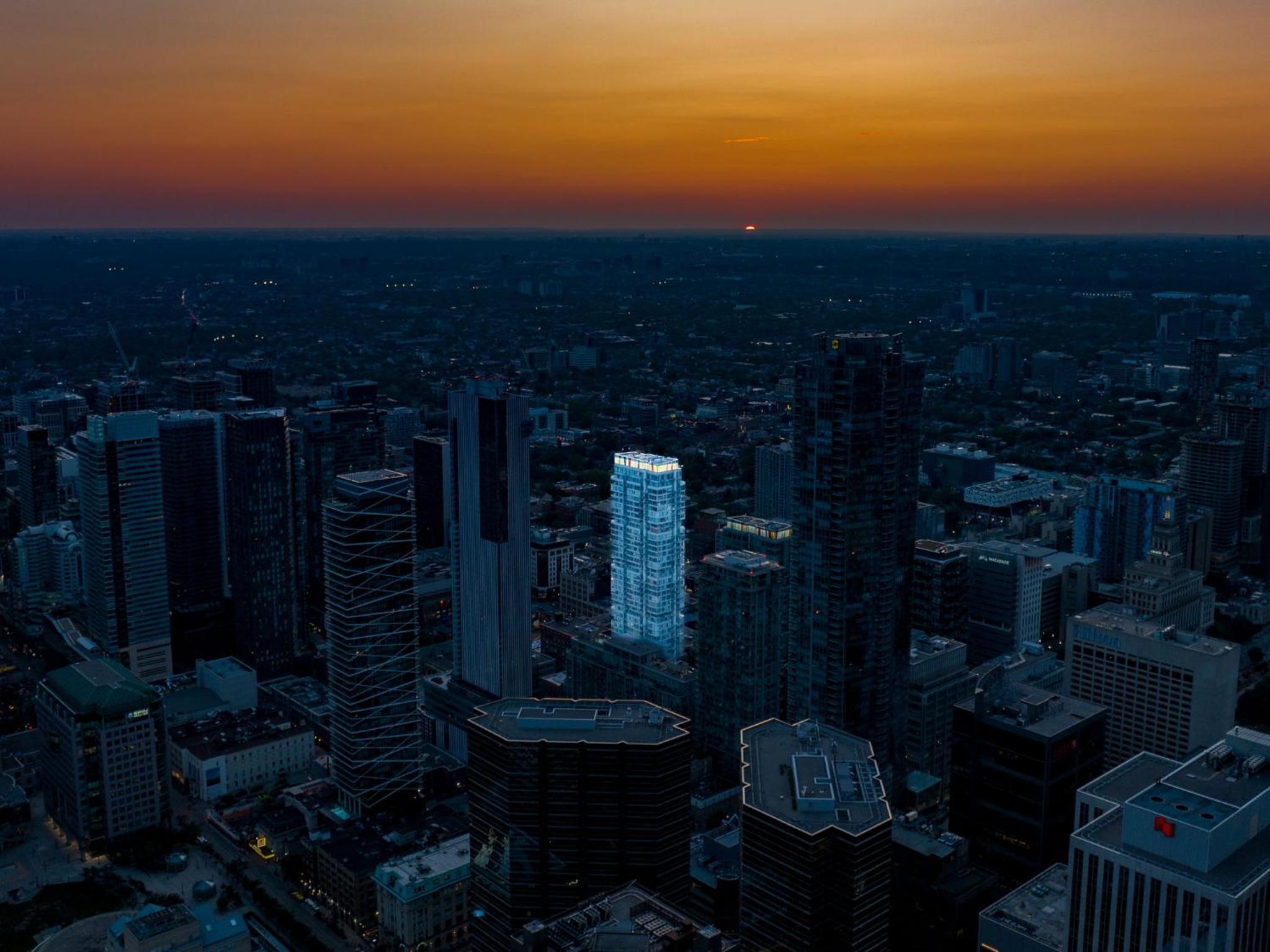 Deluxe 1BR Suite with bird's eye CN Tower Views