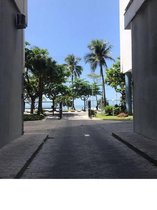 Guarujá SP Pitangueiras Apto pé na areia