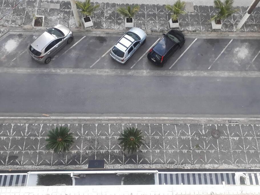 Guarujá SP Pitangueiras Apto pé na areia