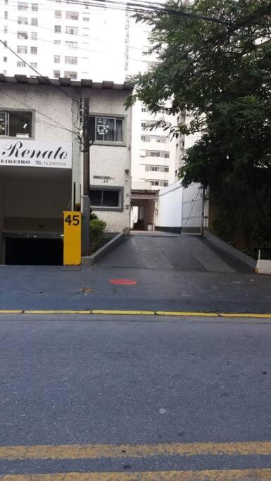 Guarujá SP Pitangueiras Apto pé na areia