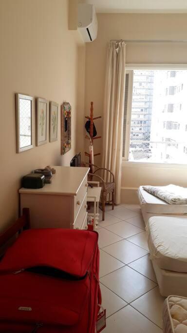Guarujá SP Pitangueiras Apto pé na areia
