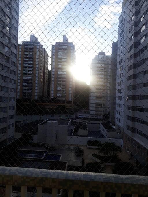Guarujá SP Pitangueiras Apto pé na areia