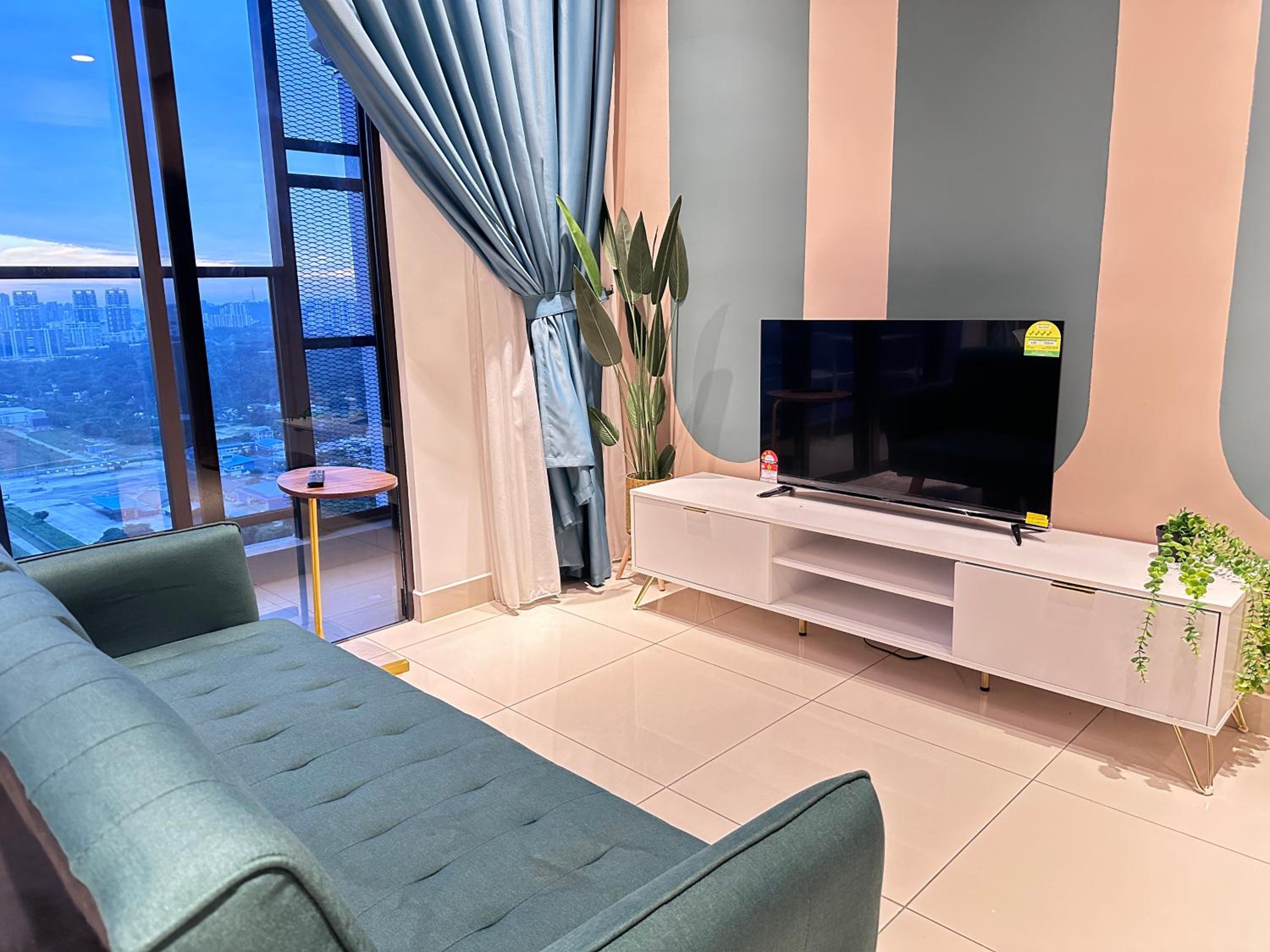 Luxury 1BR service apartment with Balcony Trion A4003 KL