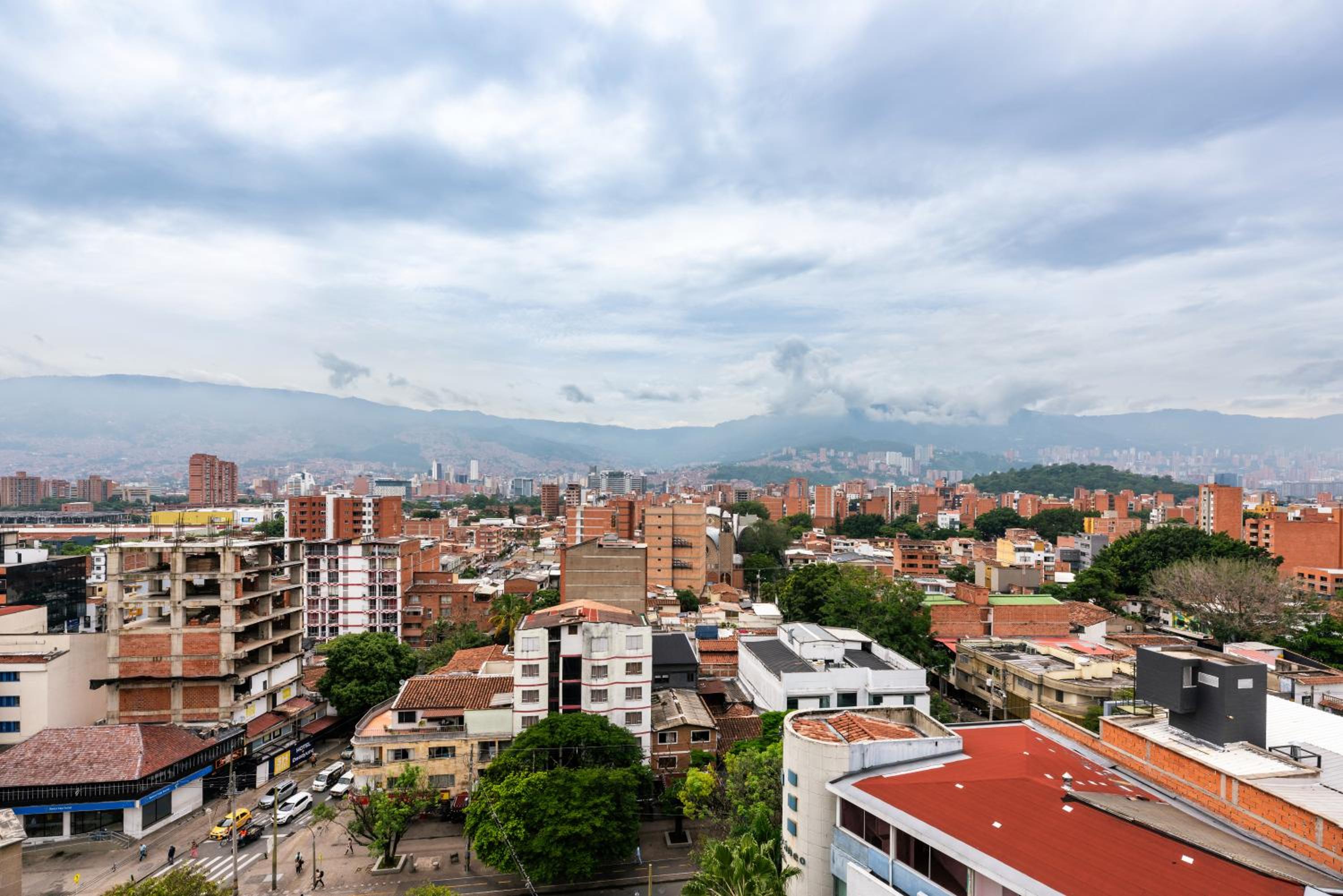 Stunning Views in Laureles-AC-200MB WIFI