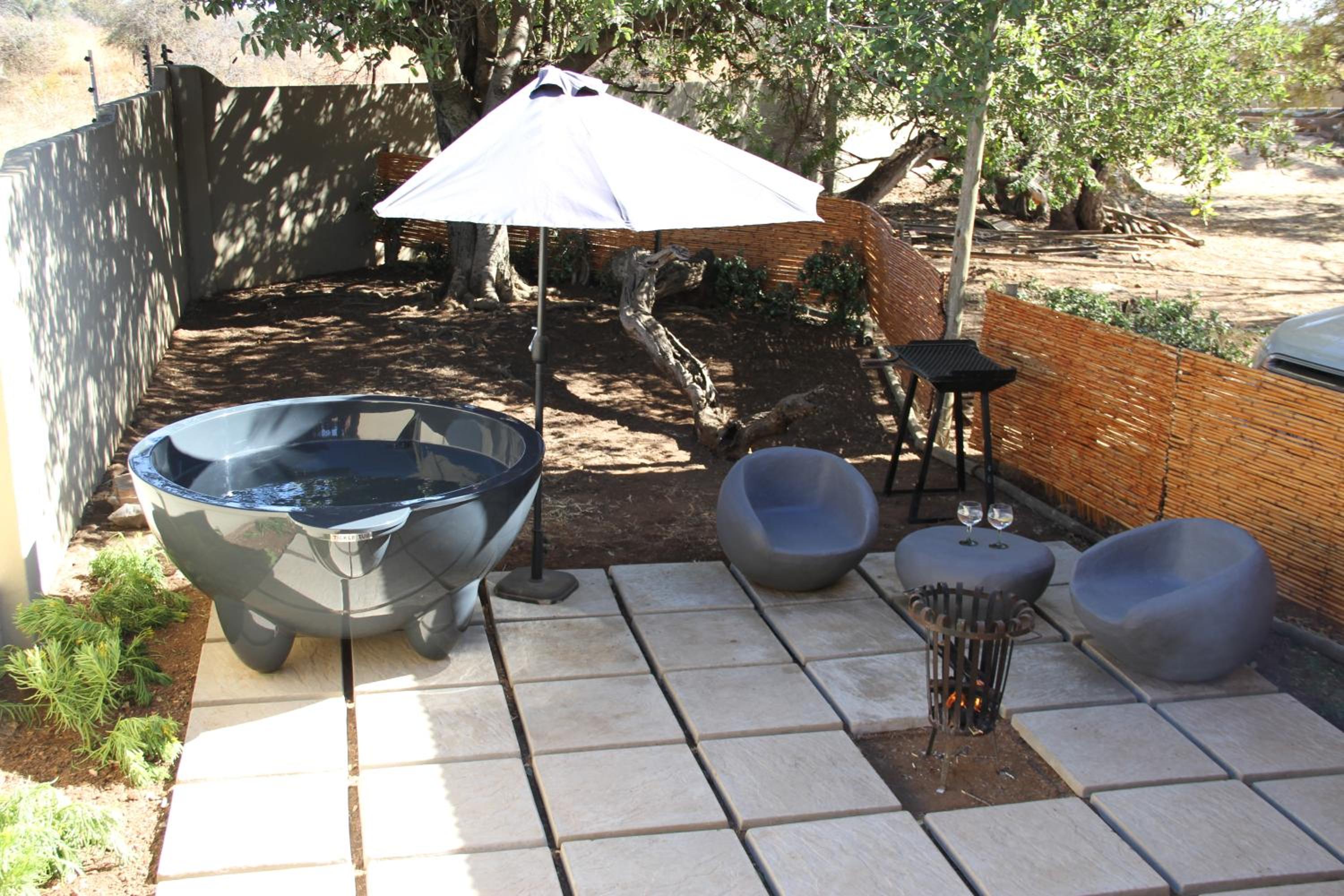 Romantic cabin in Big 5 Reserve view 2