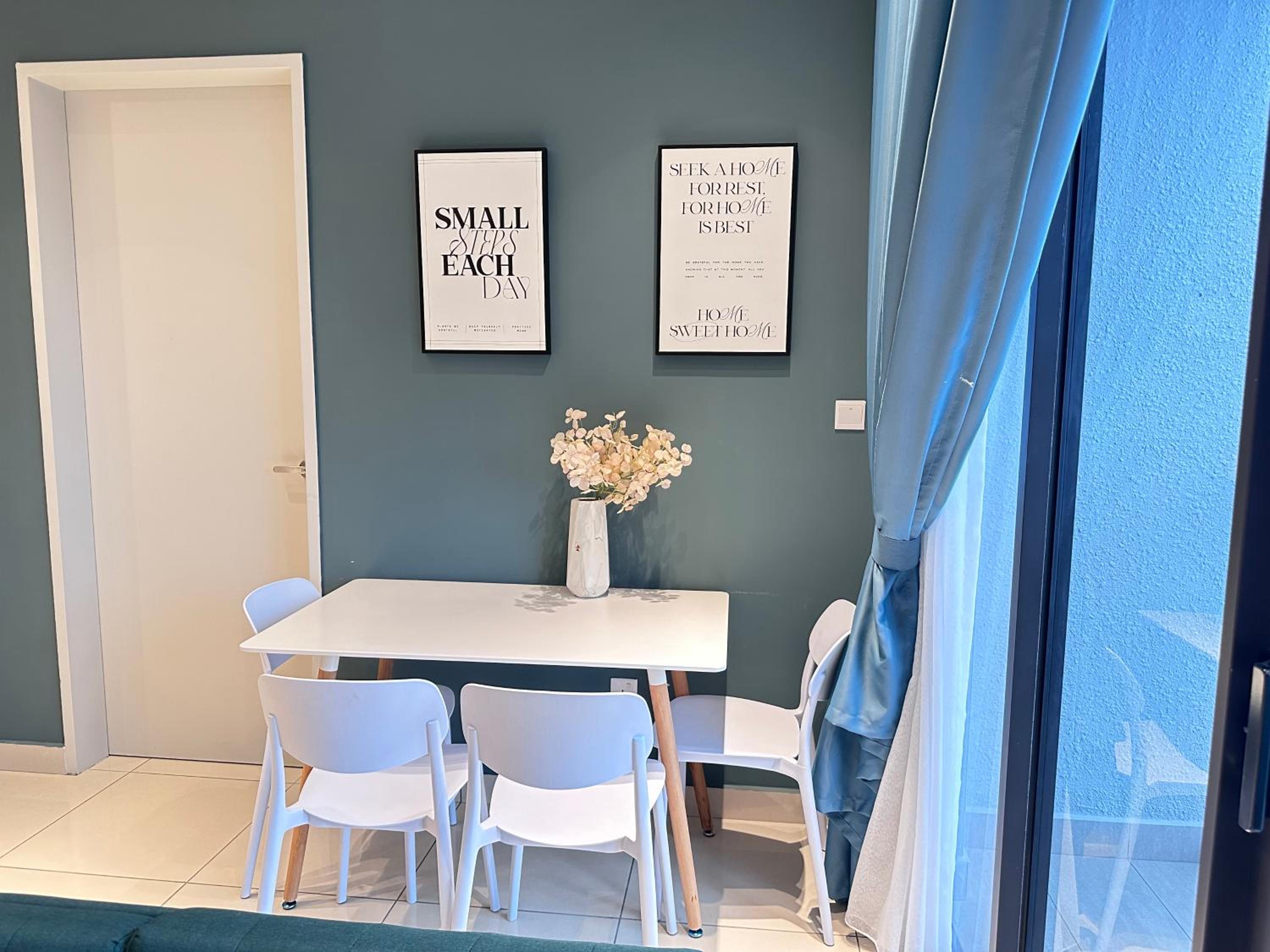 Luxury 1BR service apartment with Balcony Trion A4003 KL