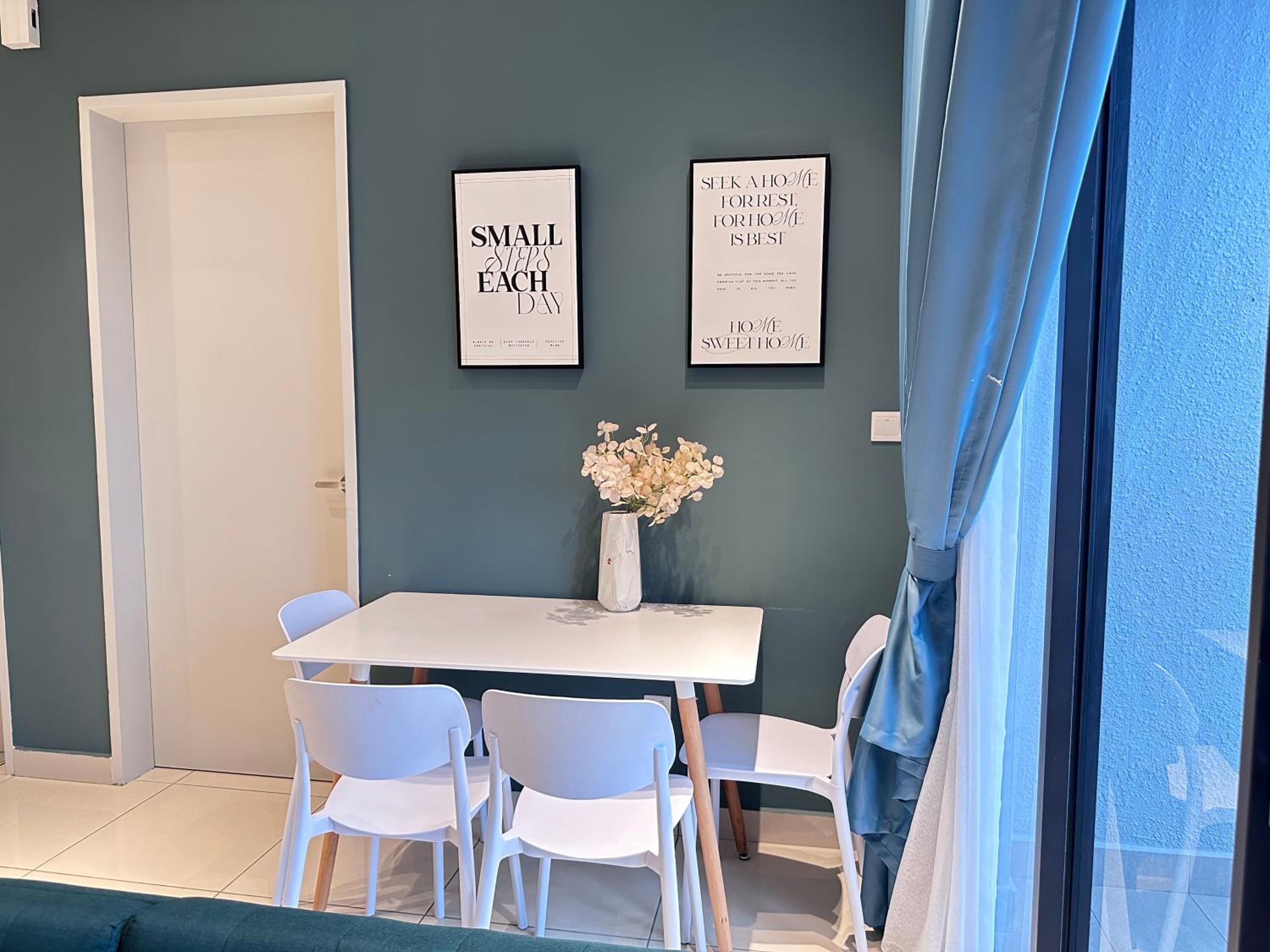 Luxury 1BR service apartment with Balcony Trion A4003 KL