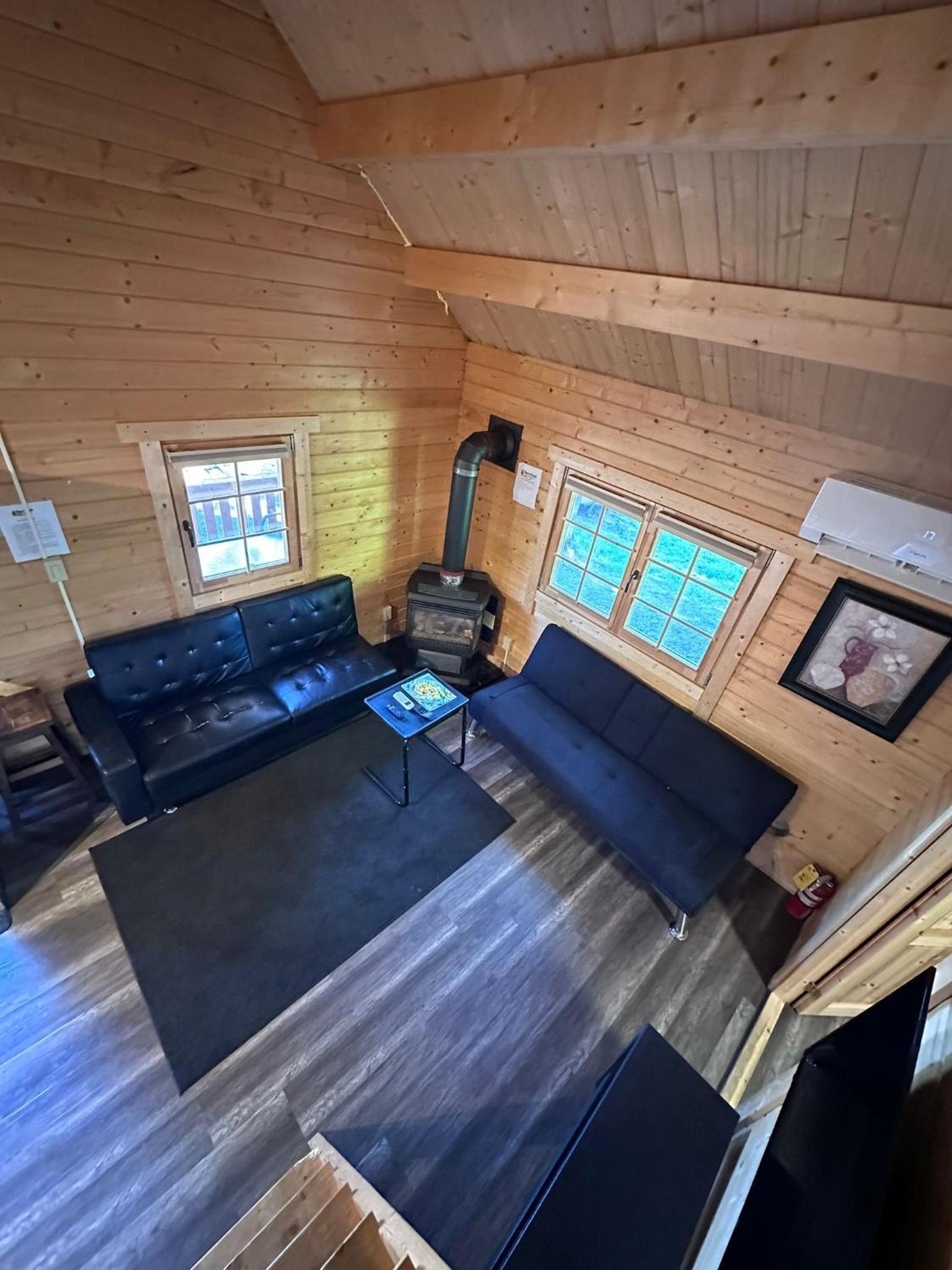 Lakeside Cottage On Muskoka Shores