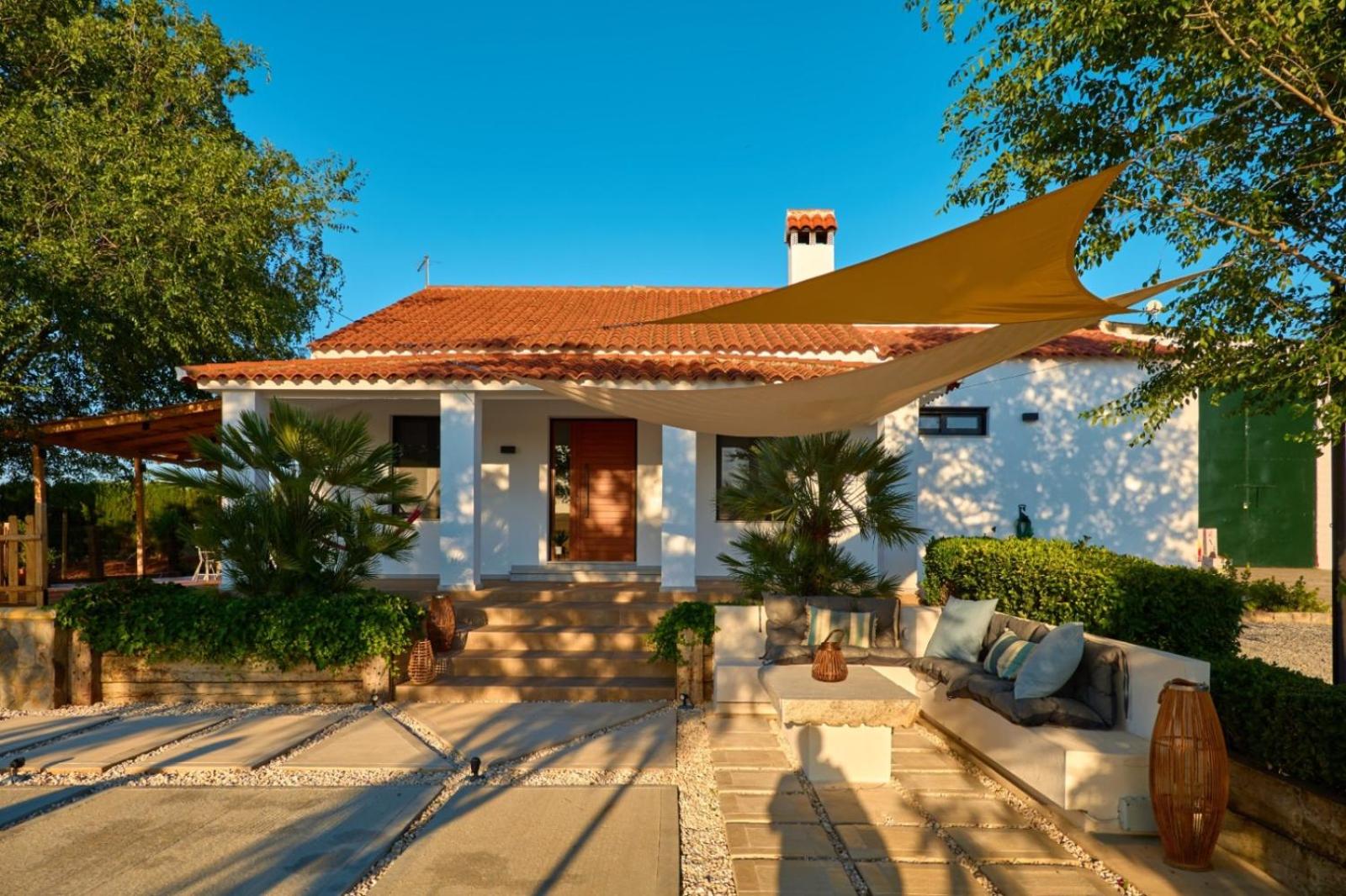 THE FERNANDEZs HOUSE