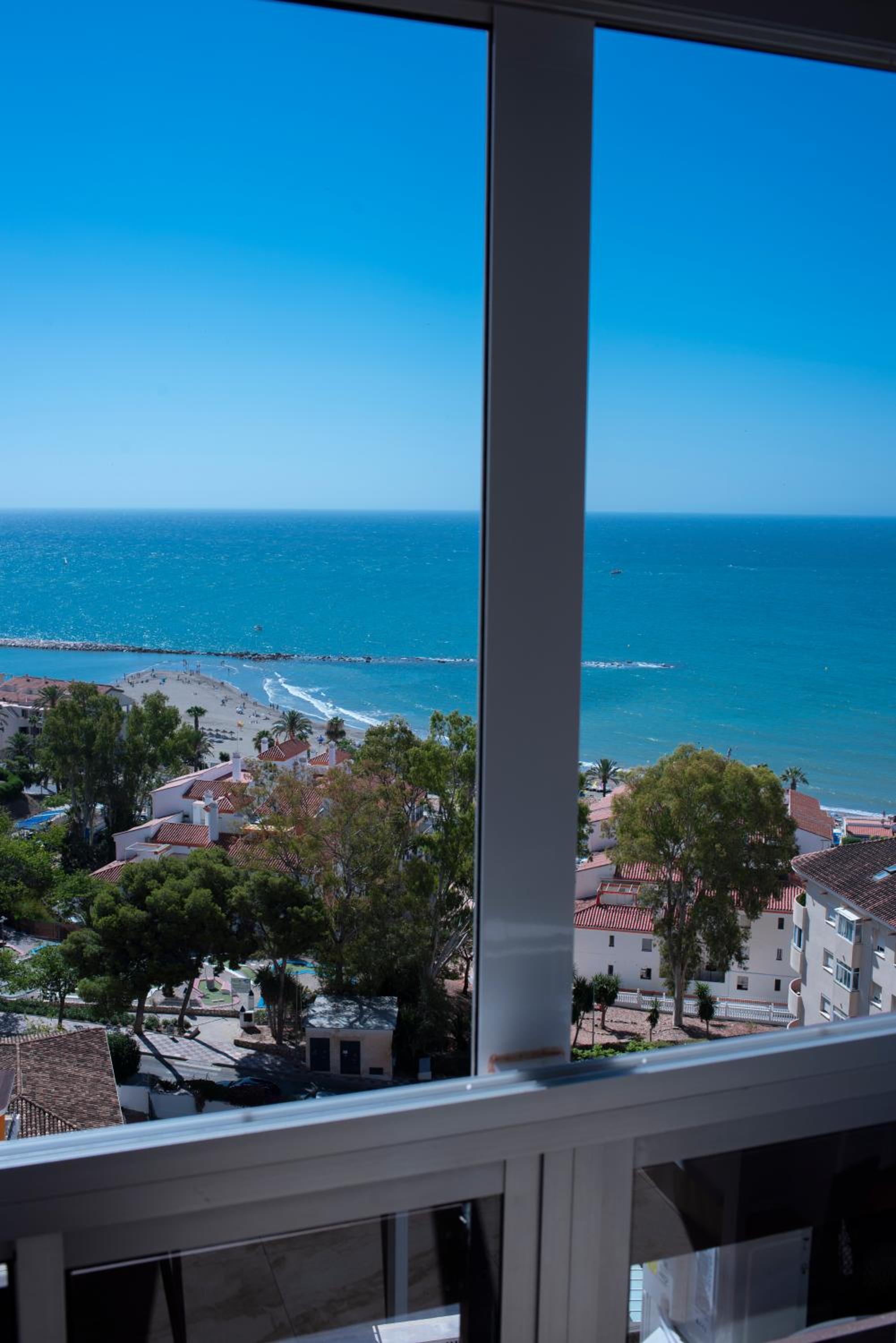 Hermoso estudio vistas al mar